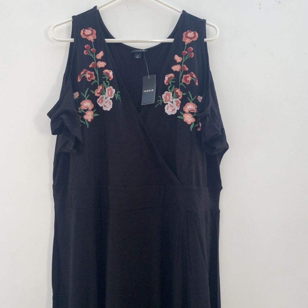 Torrid Black Maxi Dress Floral Cold Shoulder Sleeve Size 3 Black Embroidered - Picture 2 of 8